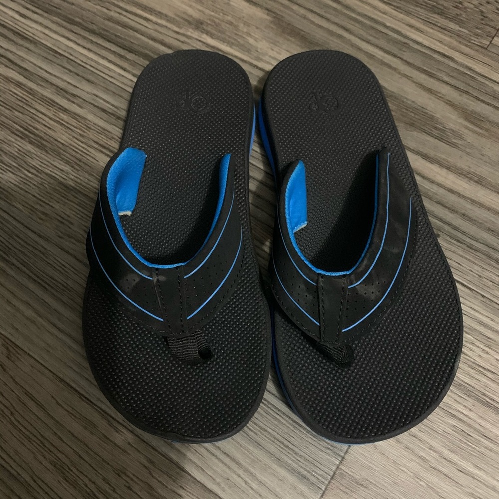Boy’s flipflop